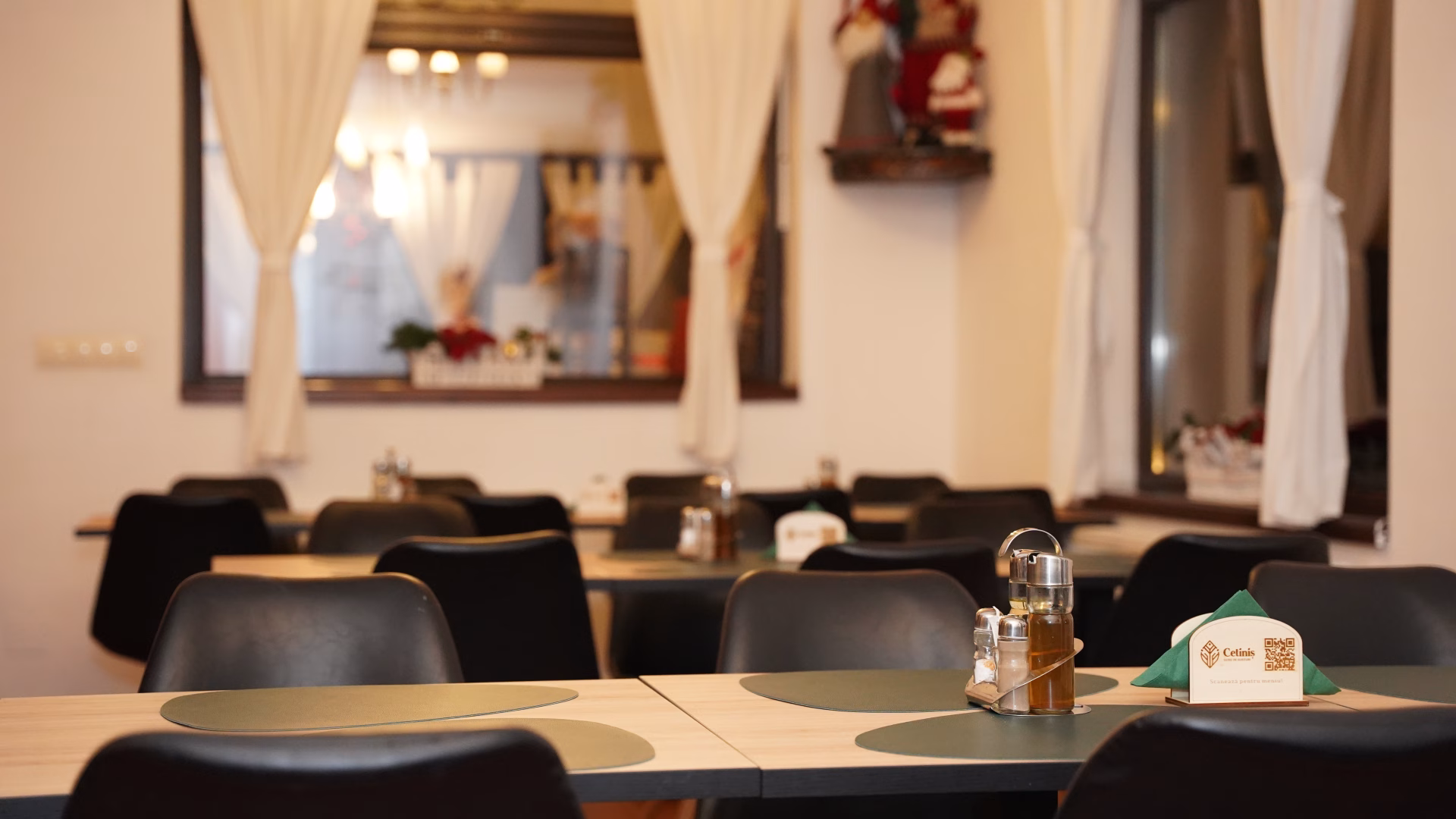 Vila Hora cu Brazi Zărnești – Camere elegante și priveliști spre munte | Descoperă Vila din Zărnești Hora cu Brazi : cazare în camere elegante, SPA, atmosferă caldă, priveliști spectaculoase și acces rapid la restaurant și facilitățile proprietății.
