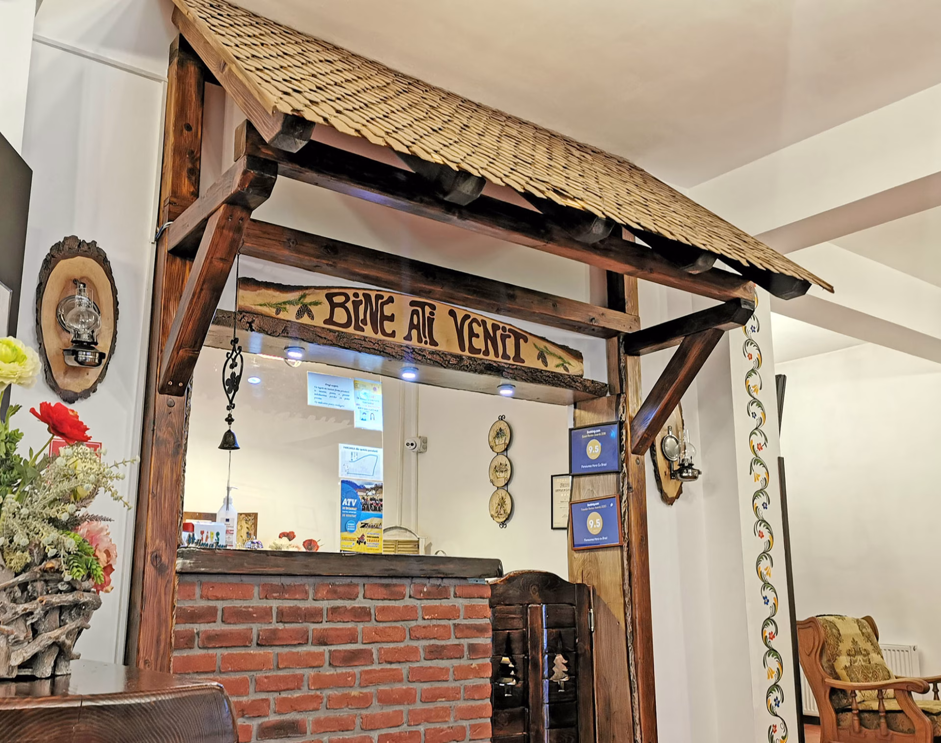 Vila Hora cu Brazi Zărnești – Camere elegante și priveliști spre munte | Descoperă Vila din Zărnești Hora cu Brazi : cazare în camere elegante, SPA, atmosferă caldă, priveliști spectaculoase și acces rapid la restaurant și facilitățile proprietății.