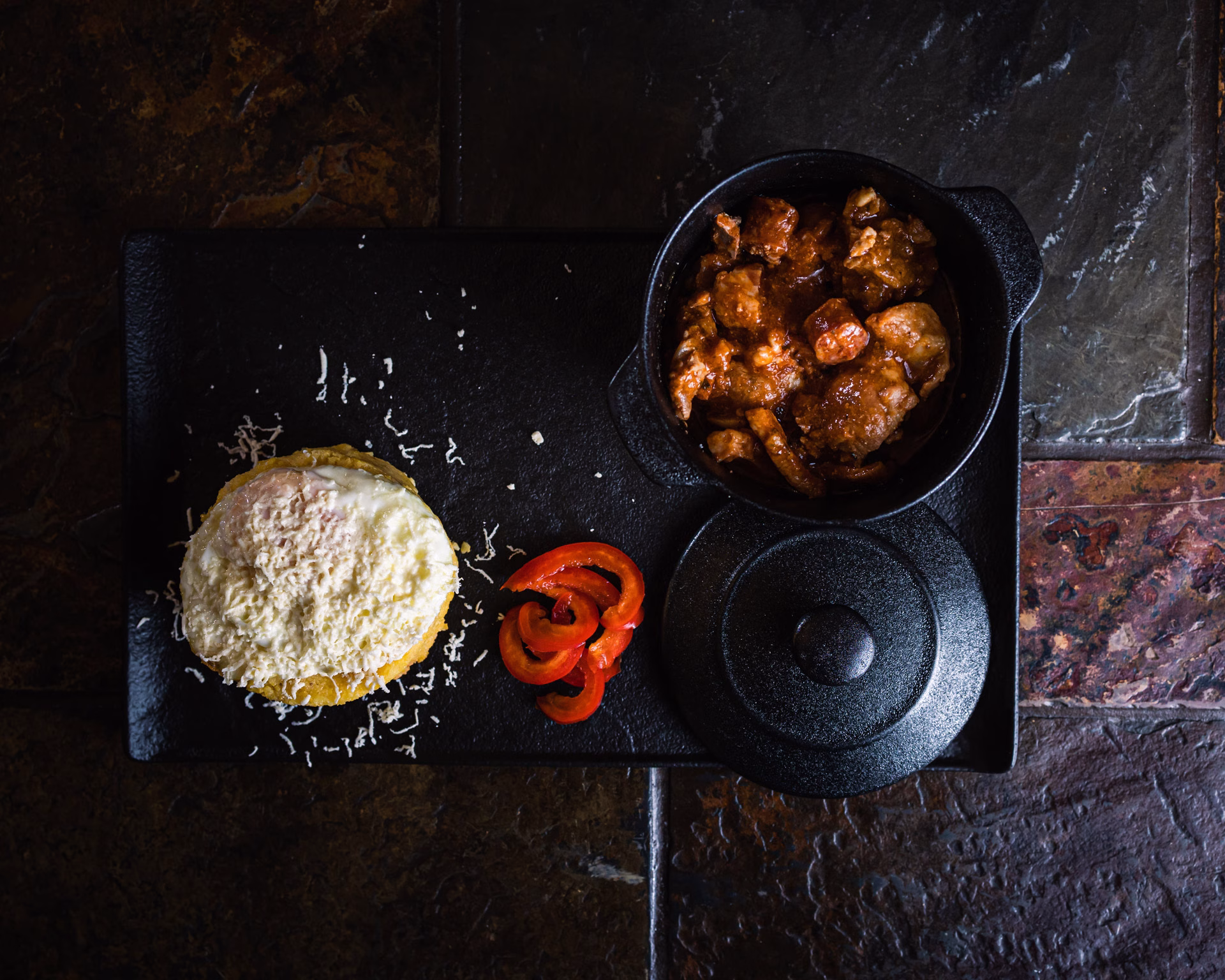 Restaurant Cetiniș Zărnești | În Restaurantul nostru din Zarnesti, peste 70% dintre ingrediente provin din ferma proprie. Consumăm ceea ce producem și gătim cu grijă, din ingrediente curate, organice și atent alese. Livram rapid!